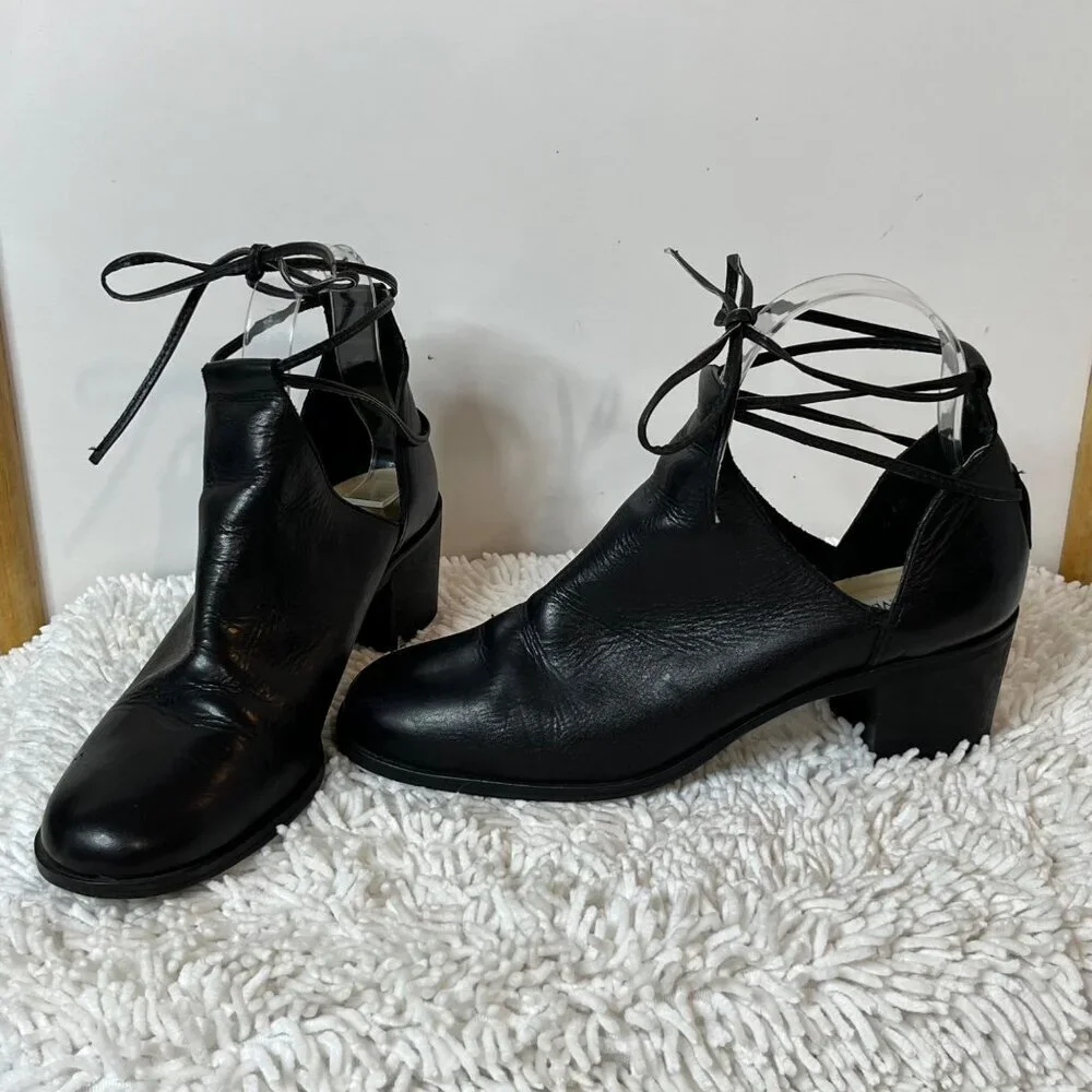 Steve Madden Vintage Chunky Heel Open Side Lace Ankle Closed Toe Bootie Black 8.